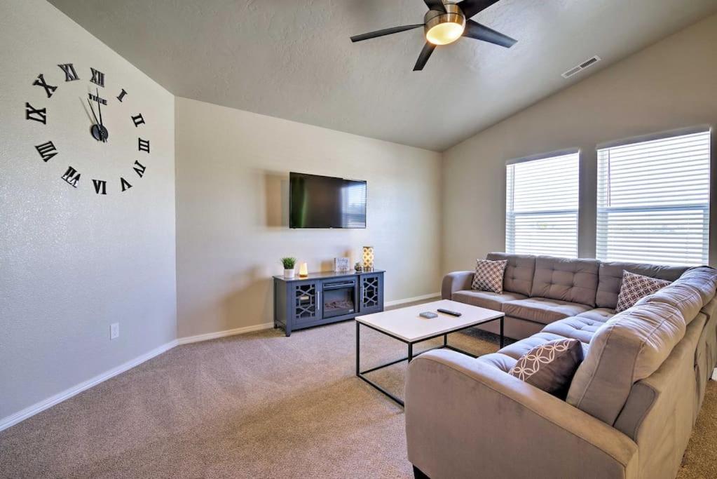 Family Friendly Playroom Garage Caldwell Exteriör bild