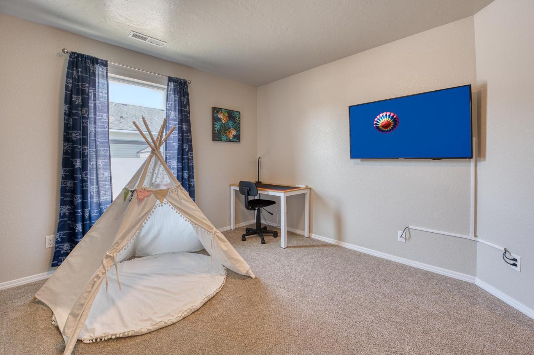 Family Friendly Playroom Garage Caldwell Exteriör bild
